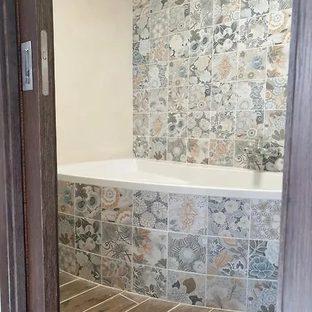 Demaris Bed & Breakfast 4*
