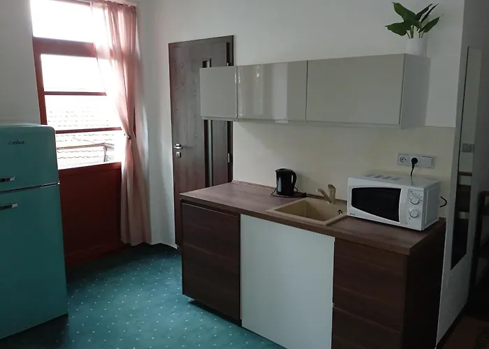 Demaris Bed & Breakfast 4*