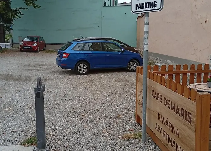 Demaris Bed & Breakfast 4*